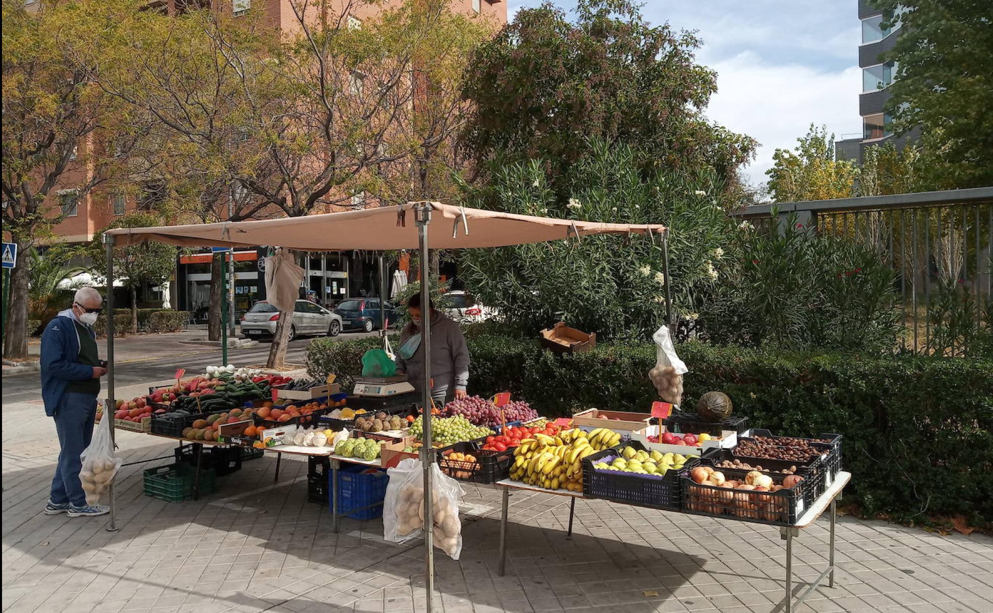 El puesto de Abigail se ubica en la avenida Joaquina Eguaras, a la altura del edificio de la Junta de Andalucía.
