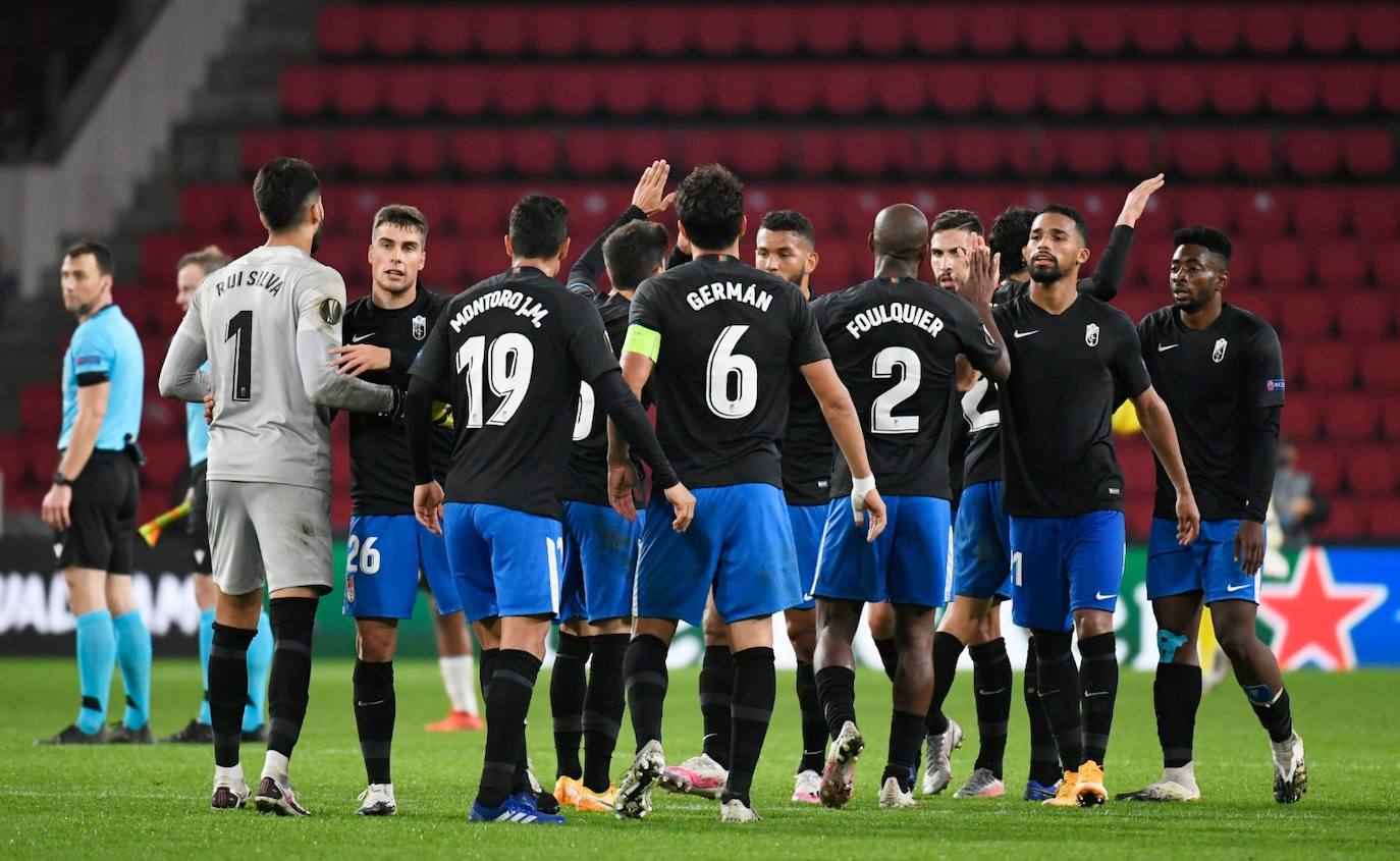 El encuentro se celebra en el en el Philips Stadion.