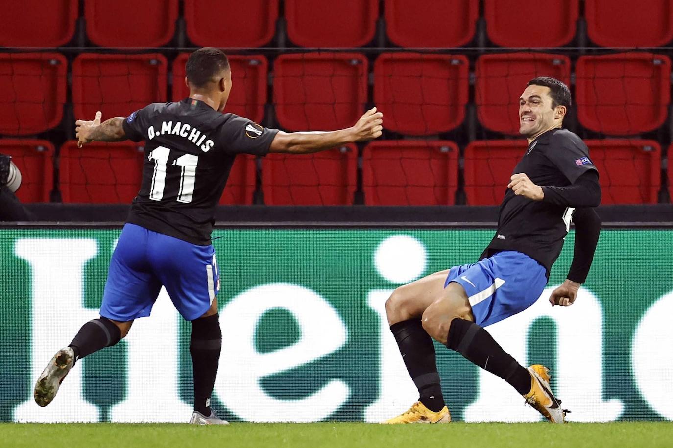 El encuentro se celebra en el en el Philips Stadion.