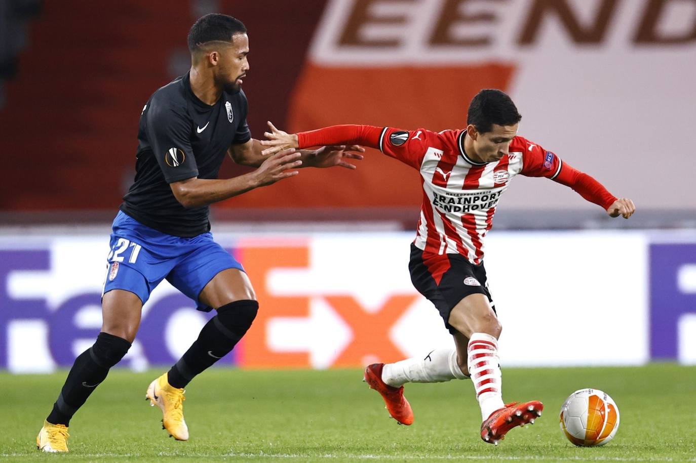 El encuentro se celebra en el en el Philips Stadion.