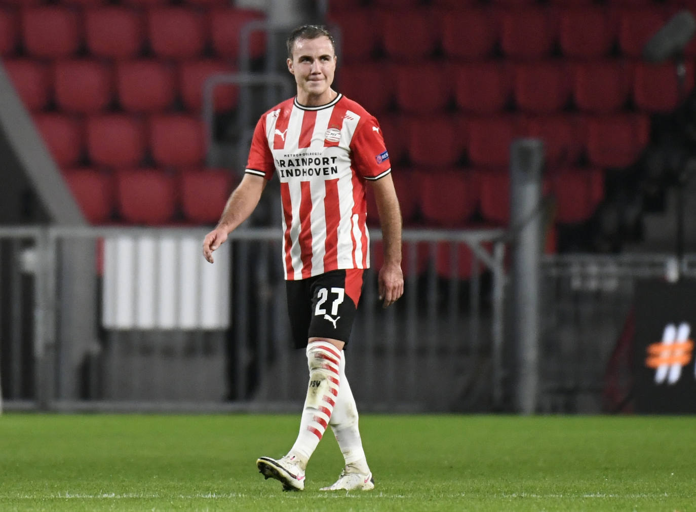 El encuentro se celebra en el en el Philips Stadion.