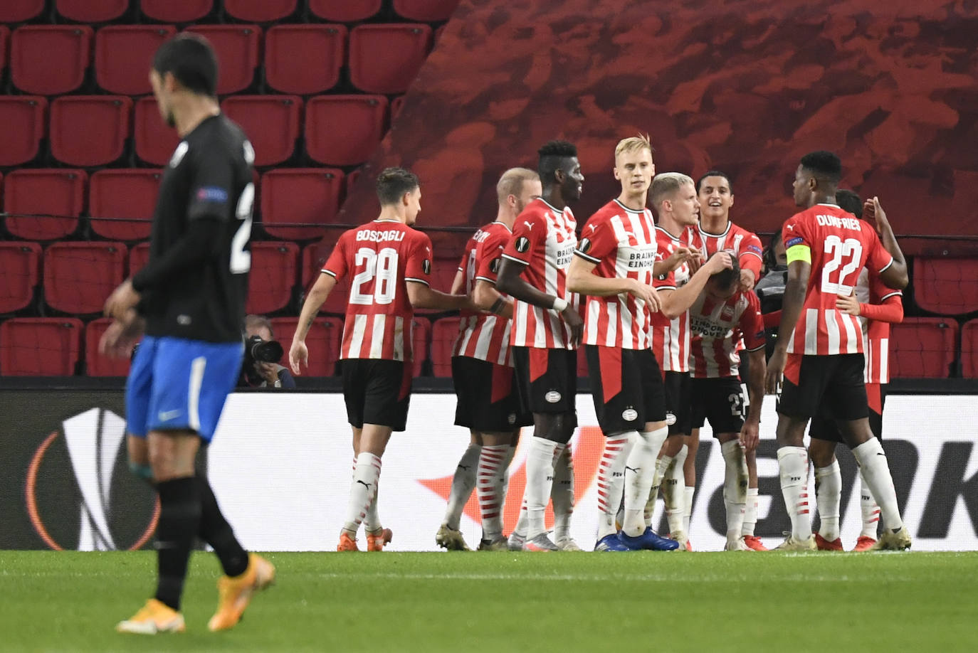 El encuentro se celebra en el en el Philips Stadion.