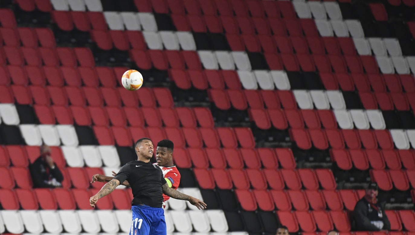 El encuentro se celebra en el en el Philips Stadion.