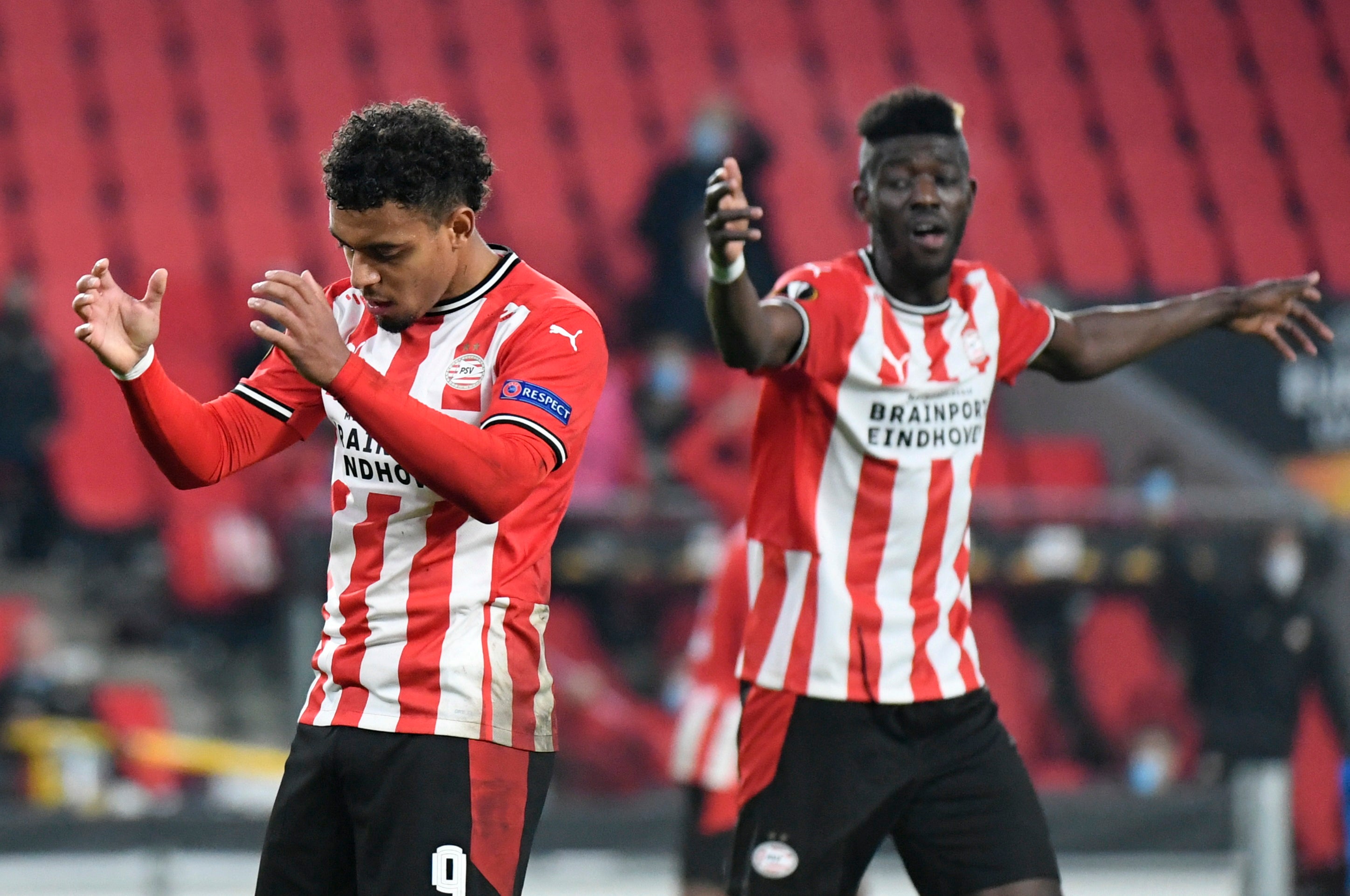 El encuentro se celebra en el en el Philips Stadion.