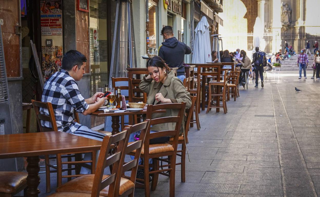 Bares y restaurantes de Andalucía piden a la Junta cerrar a las 23,00 horas: «daríamos y la cena y no afectaría en nada a los rebrotes»