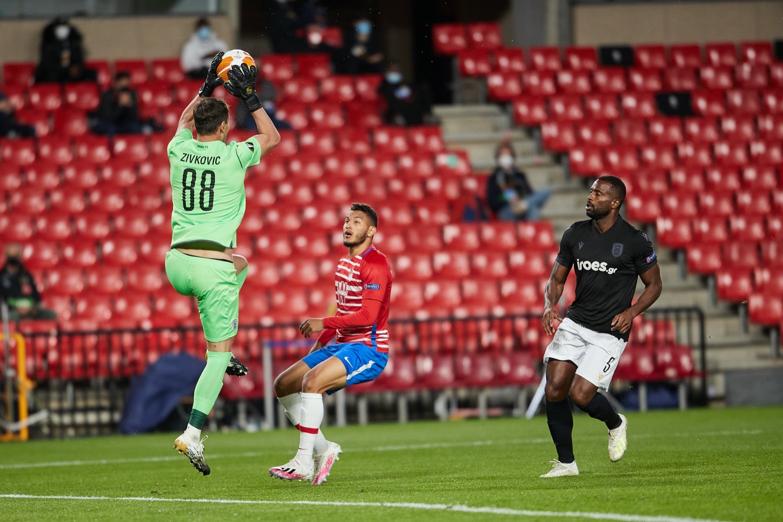 El conjunto rojiblanco se ha estrenado en Europa League en Los Cármenes