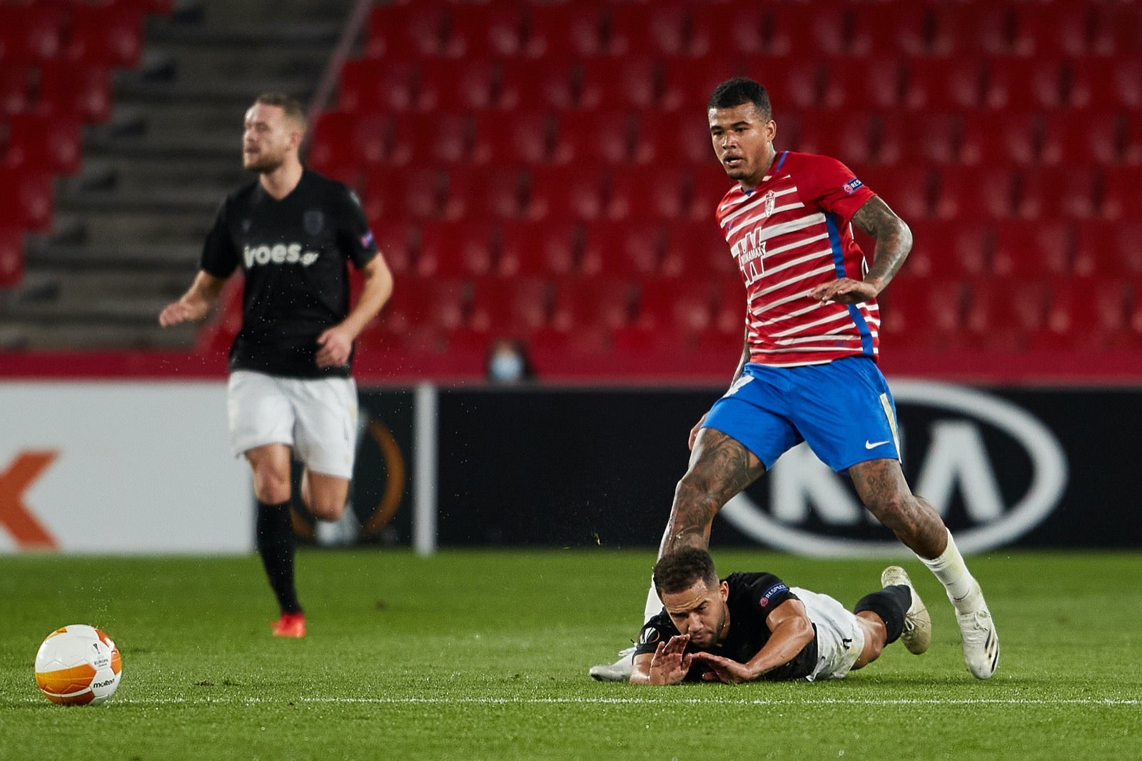 El conjunto rojiblanco se ha estrenado en Europa League en Los Cármenes