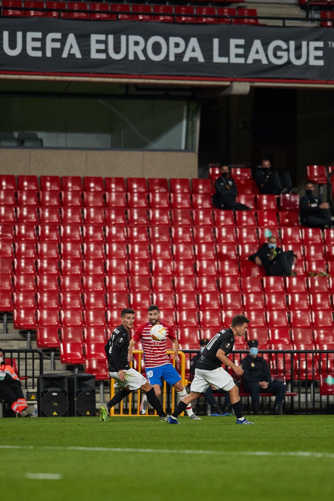 El conjunto rojiblanco se ha estrenado en Europa League en Los Cármenes