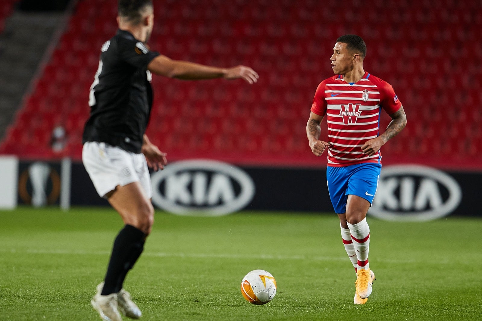 El conjunto rojiblanco se ha estrenado en Europa League en Los Cármenes