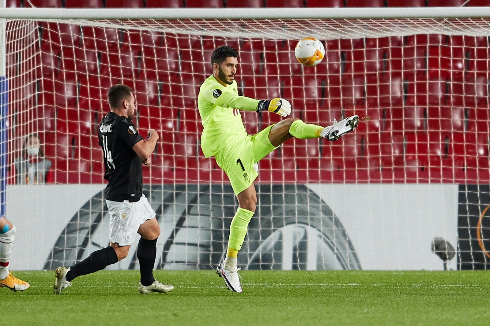 El conjunto rojiblanco se ha estrenado en Europa League en Los Cármenes