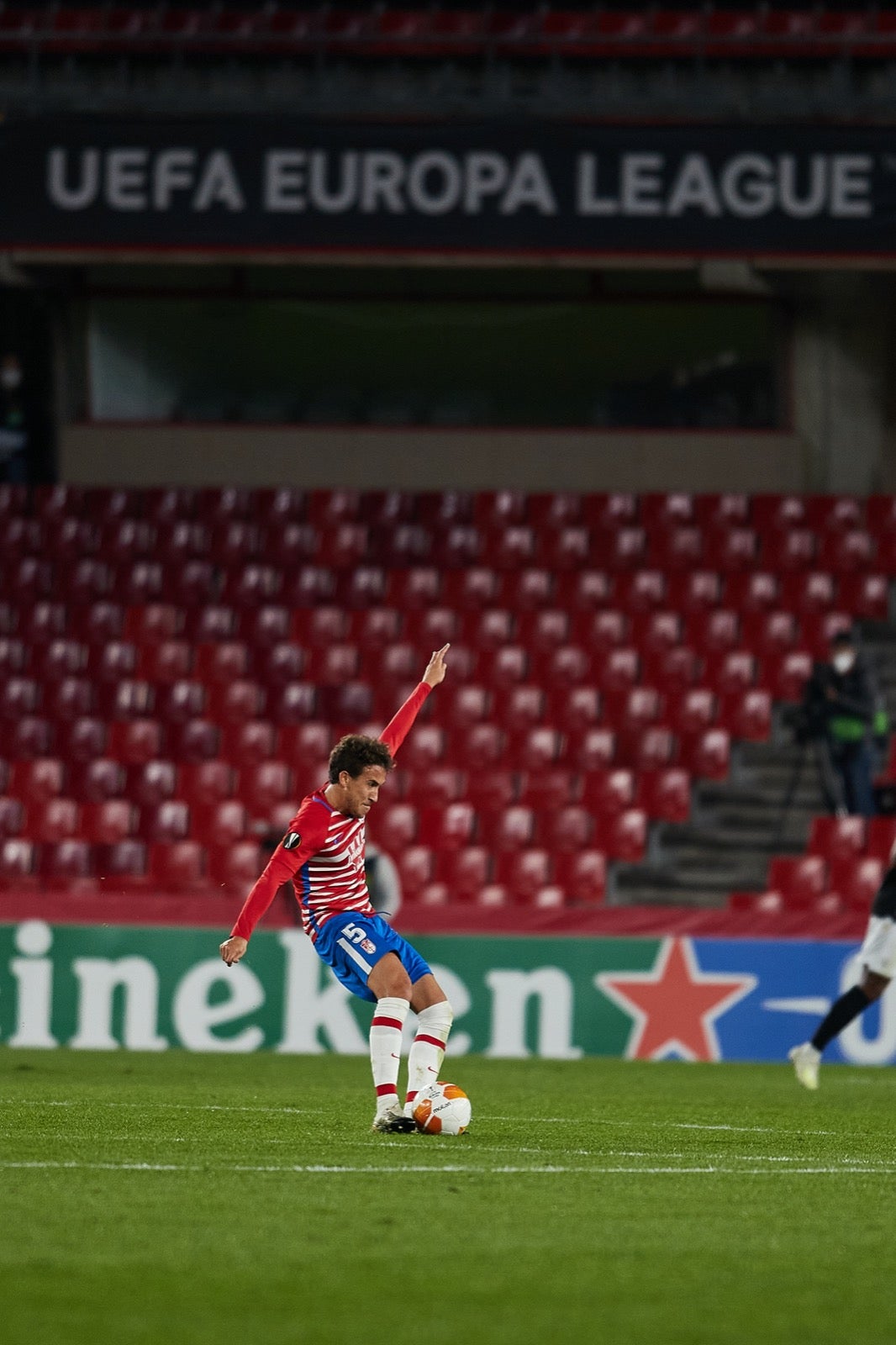 El conjunto rojiblanco se ha estrenado en Europa League en Los Cármenes