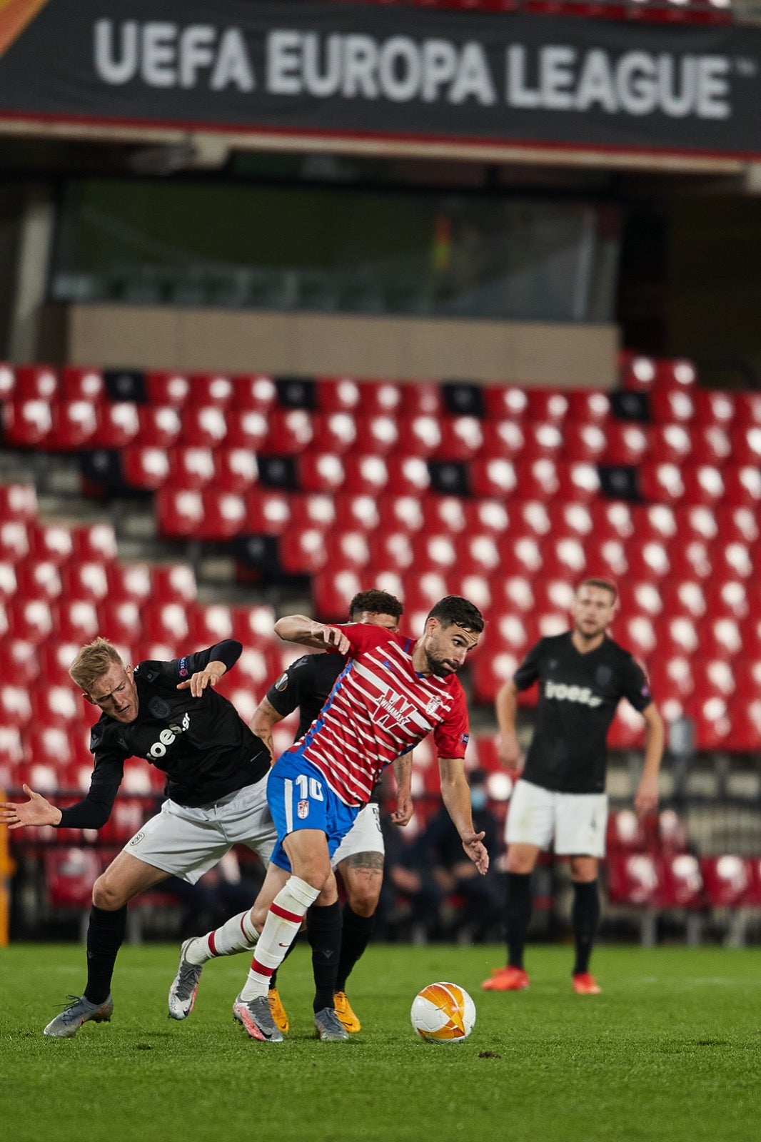 El conjunto rojiblanco se ha estrenado en Europa League en Los Cármenes