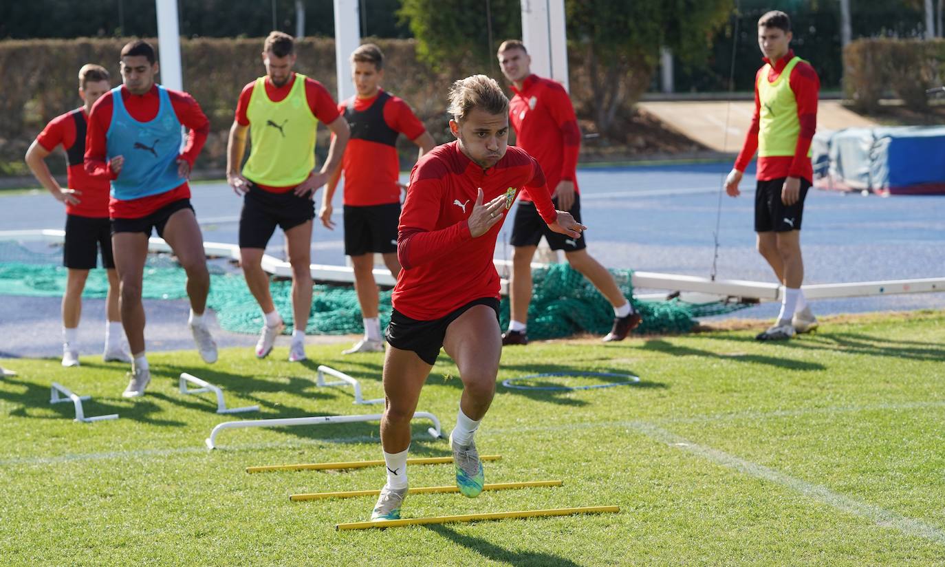José Gomes repite convocatoria para el partido de mañana, con jornada de activación en el Estadio de los Juegos Mediterráneos en la matinal