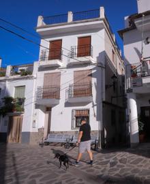 Imagen secundaria 2 - El pueblo de Granada que tiene carta blanca para saltarse las fronteras