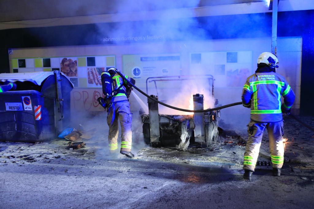 Entre las diez de la noche y las tres de la madrugada la Policía Local y los Bomberos tuvieron que intervenir en varios puntos de la capital