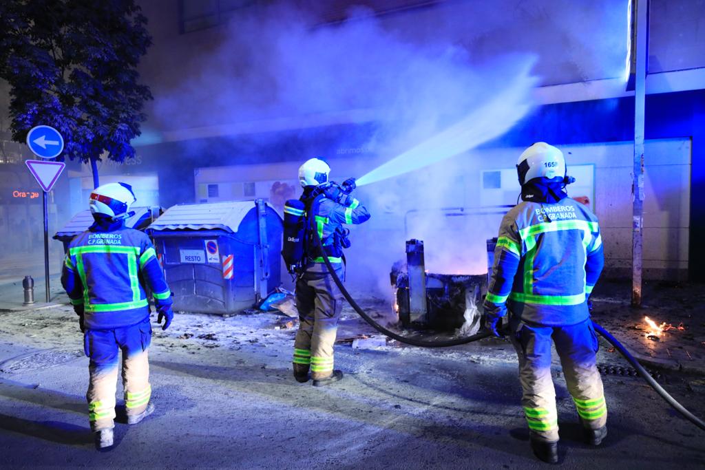 Entre las diez de la noche y las tres de la madrugada la Policía Local y los Bomberos tuvieron que intervenir en varios puntos de la capital