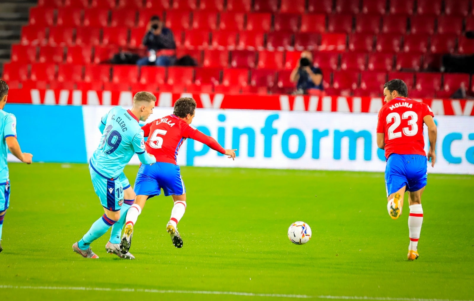 Revive en imágenes el encuentro entre rojiblancos y granotas