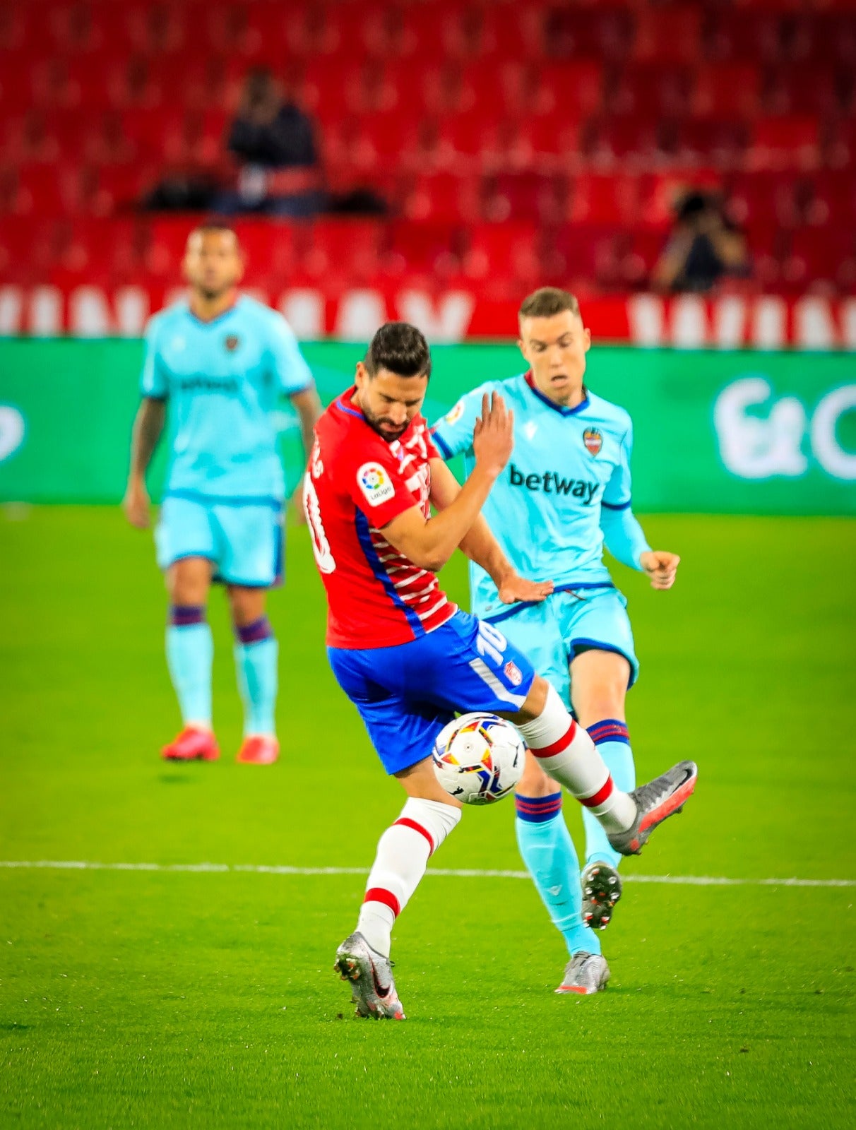 Revive en imágenes el encuentro entre rojiblancos y granotas