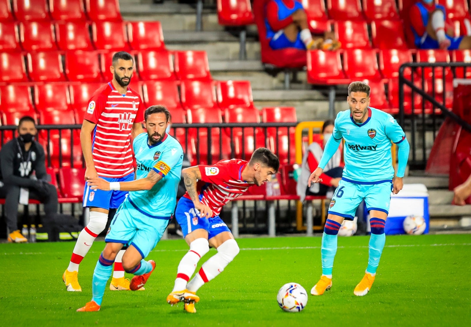 Revive en imágenes el encuentro entre rojiblancos y granotas