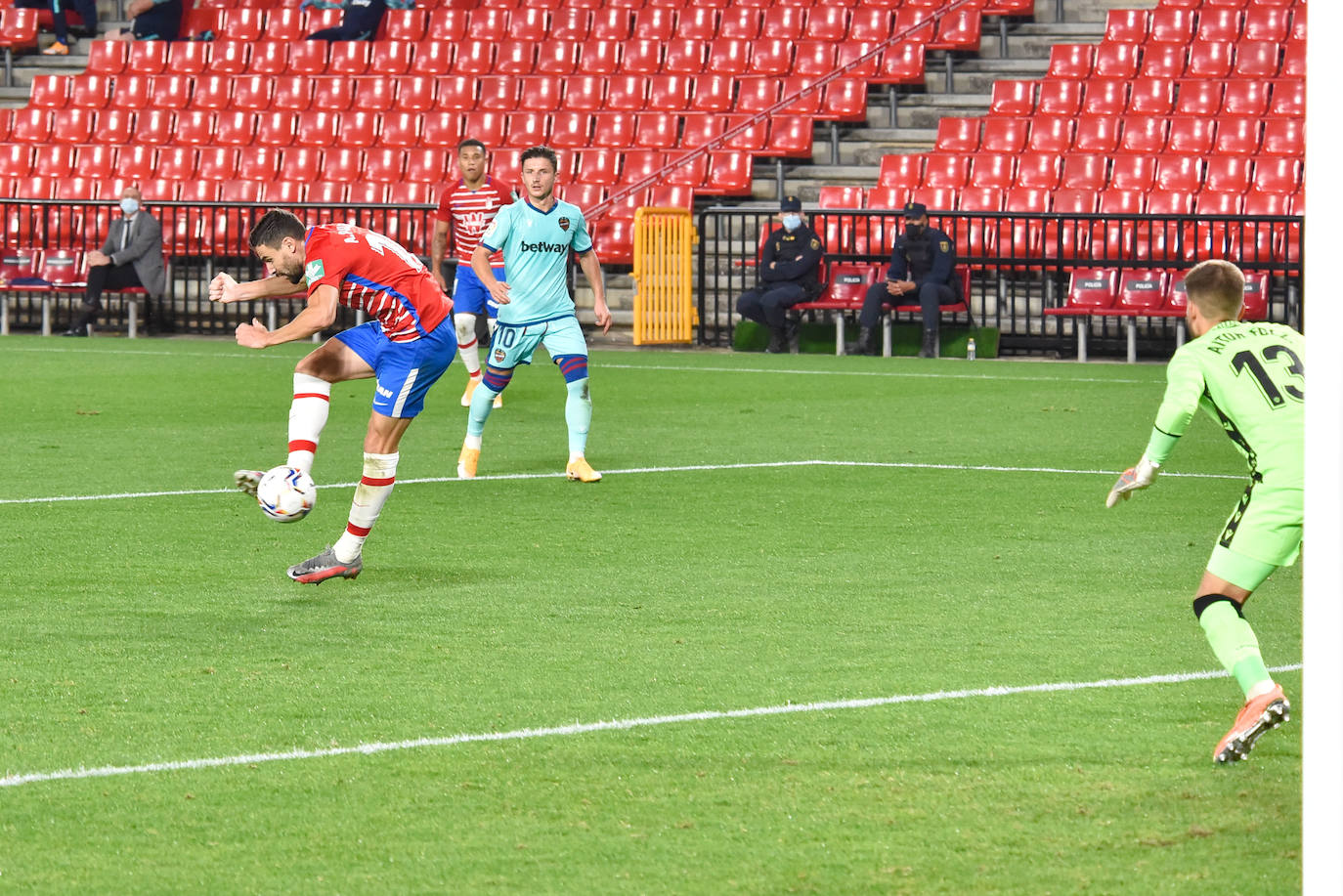 Revive en imágenes el encuentro entre rojiblancos y granotas