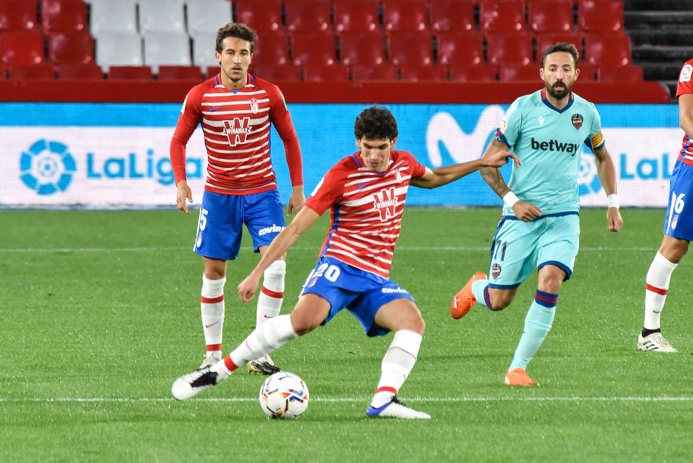 Revive en imágenes el encuentro entre rojiblancos y granotas