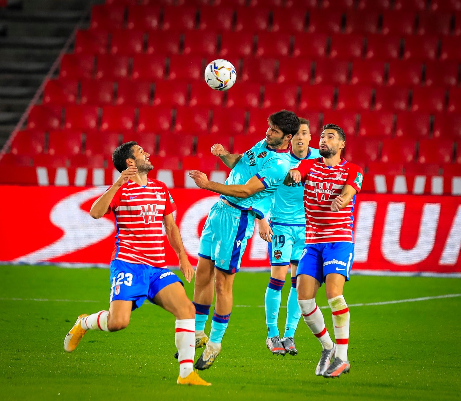 Revive en imágenes el encuentro entre rojiblancos y granotas