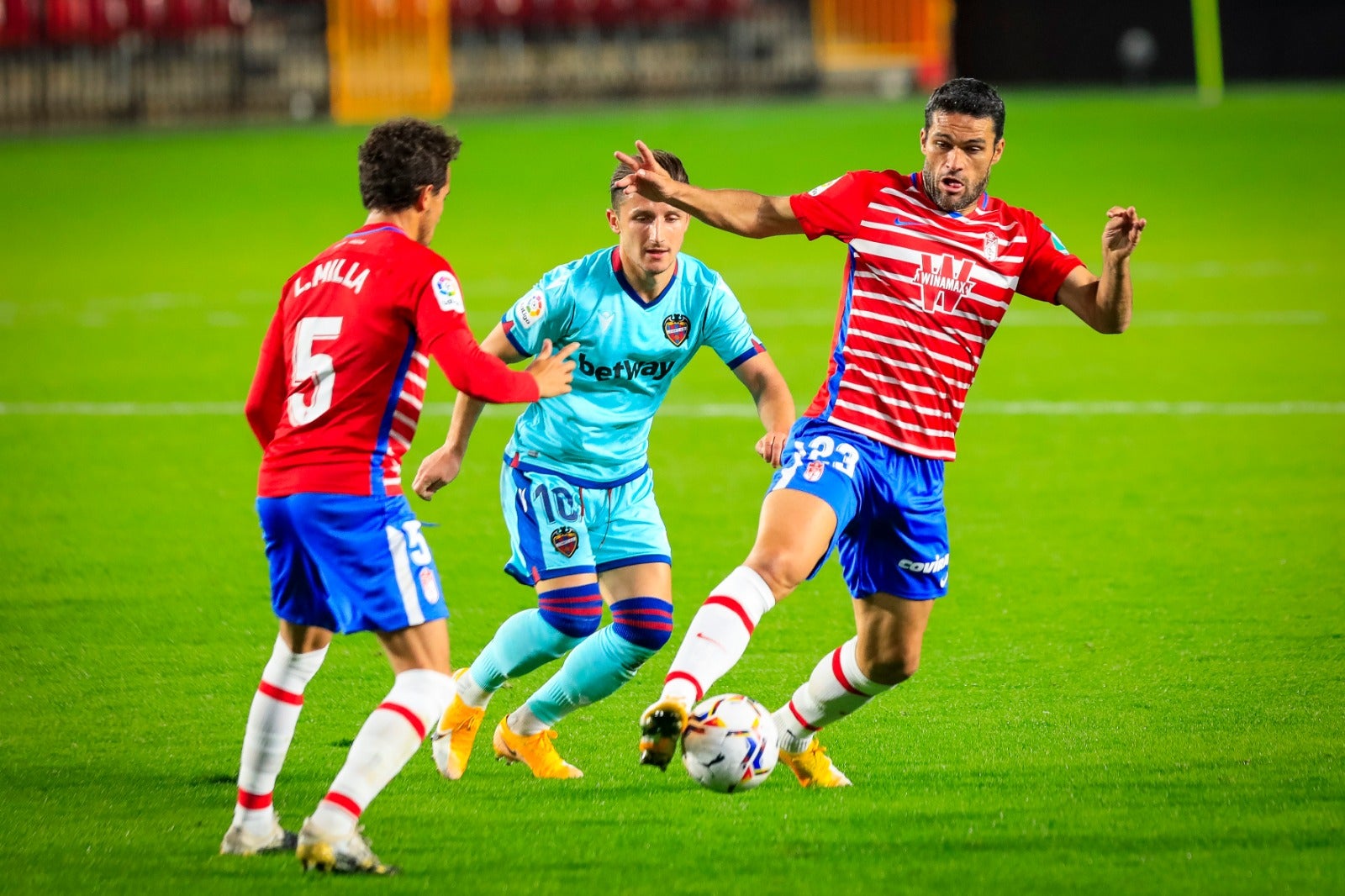 Revive en imágenes el encuentro entre rojiblancos y granotas