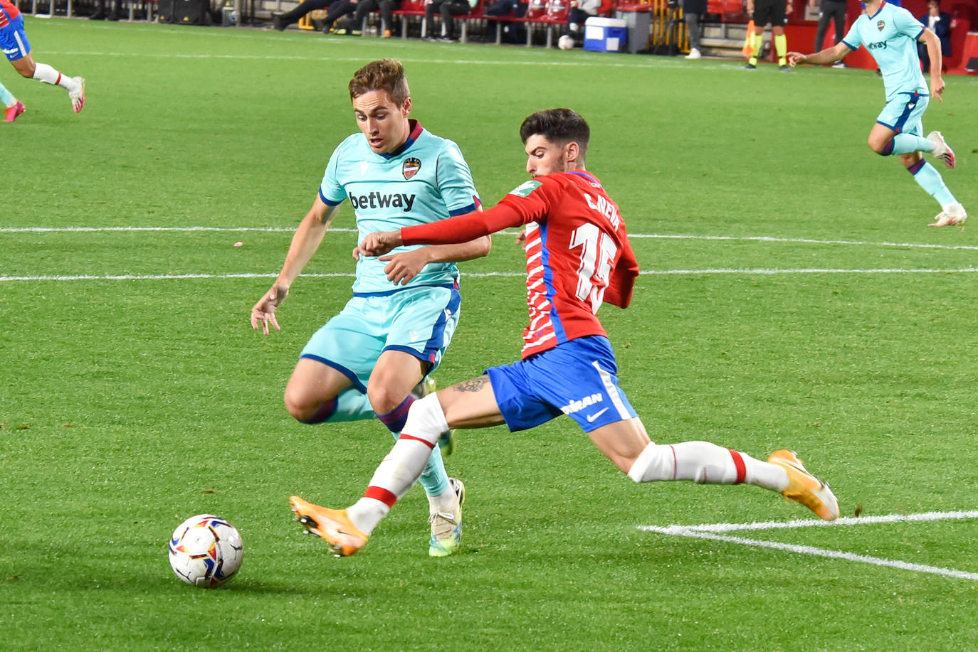 Revive en imágenes el encuentro entre rojiblancos y granotas