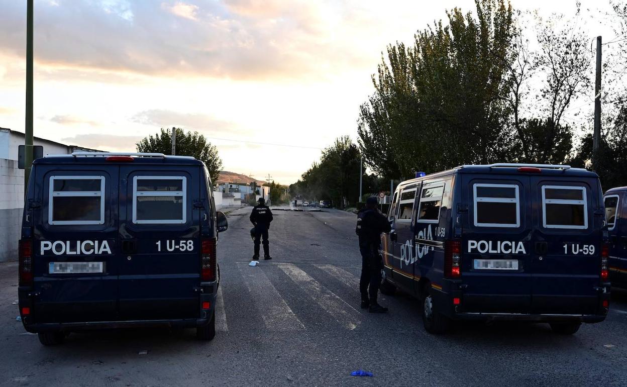 Agentes de la Policía Nacional, durante una operación.