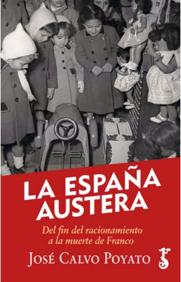 Imagen secundaria 2 - Arriba, una imagen propagandística del régimen franquista, con un sacerdote inaugurando las vespas de la Policía. Abajo, José Calvo Poyato y la portada de su último libro.