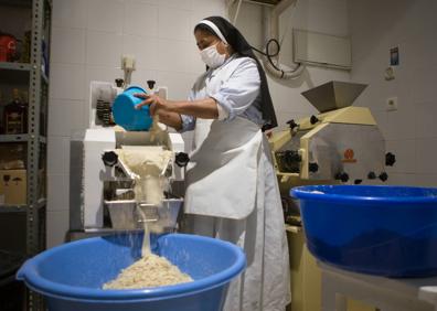 Imagen secundaria 1 - Preparando dulces. 