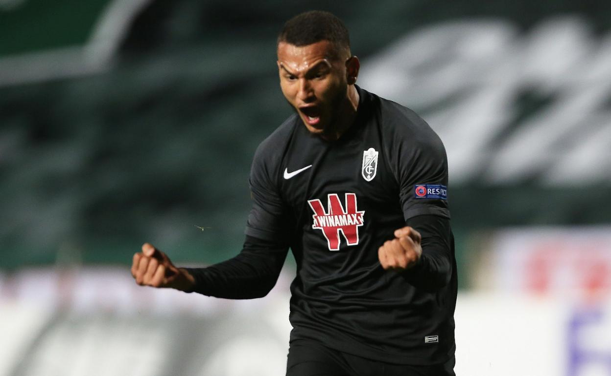 Luis Suárez celebra con rabia su gol en Chipre. 