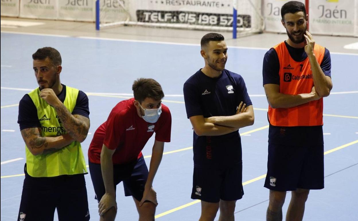 Los jugadores rojillos entrenan desde el miércoles. 