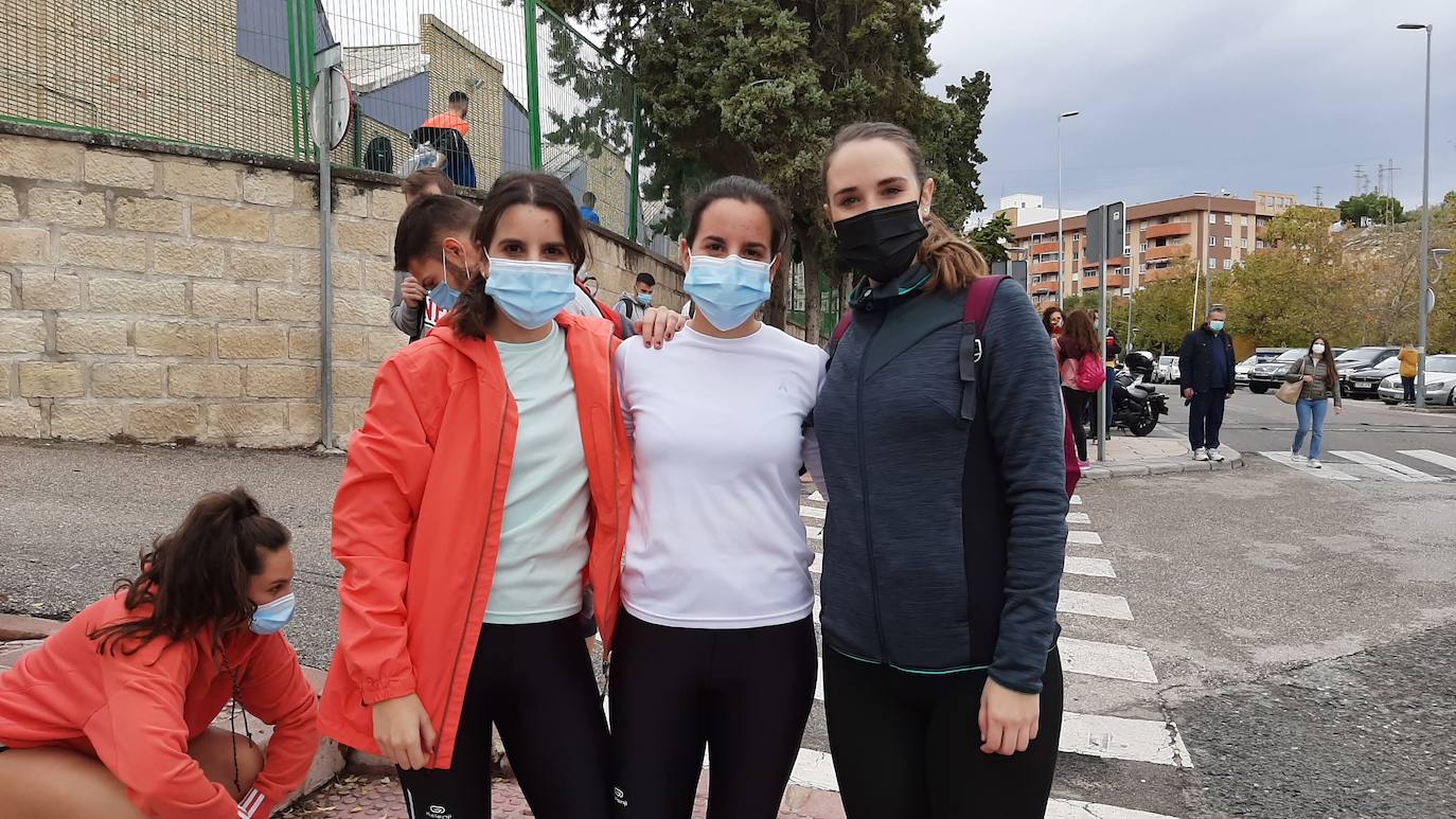 Fotos: Unos 8.500 aspirantes a ser Policía Nacional realizan las pruebas físicas en la sede de Jaén