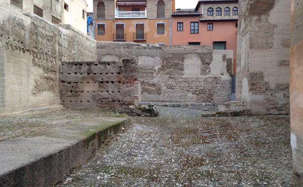 Excavaciones arqueológicas de los recintos asociados a la puerta de Elvira.