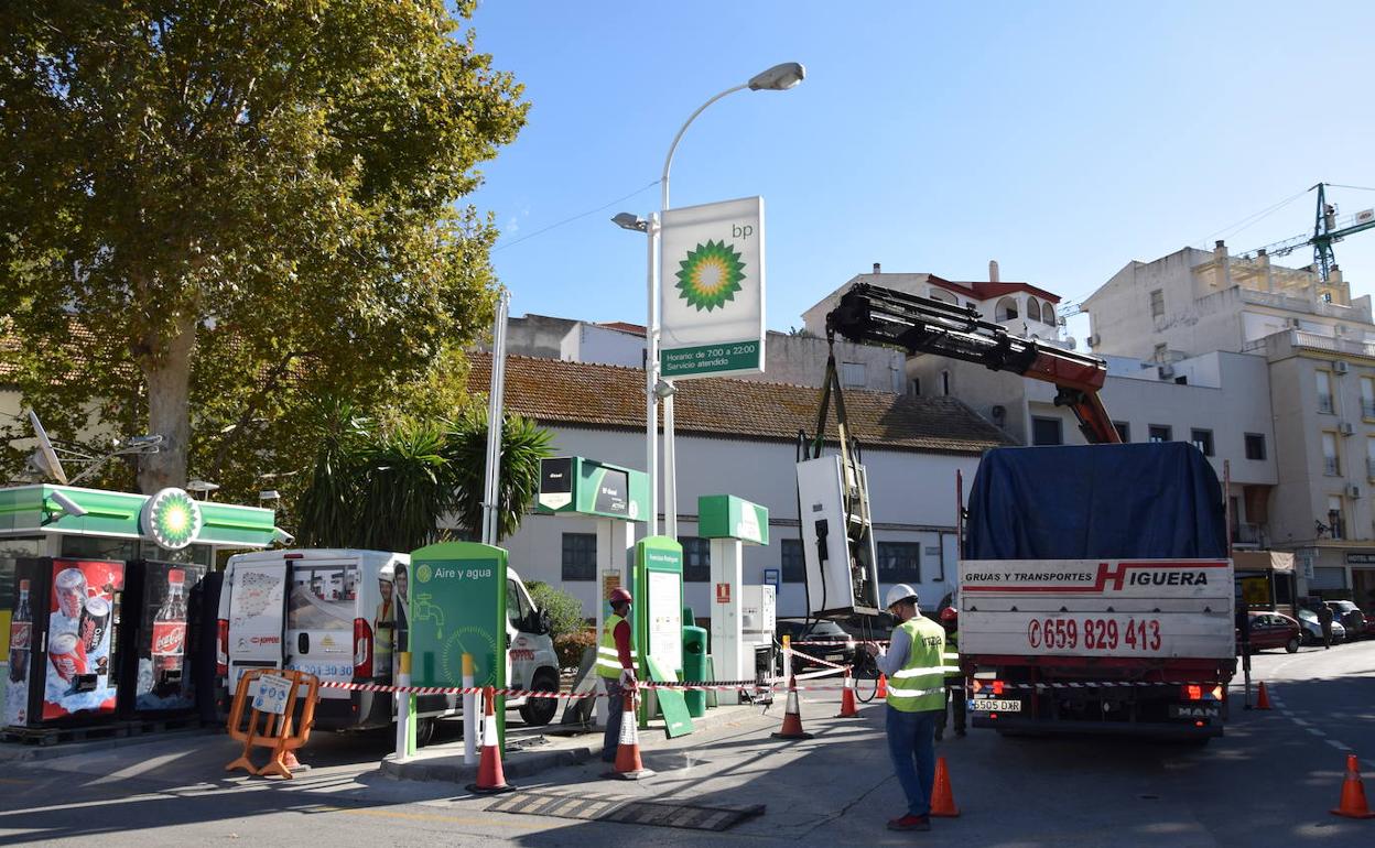 Desaparece en Órgiva la gasolinera más antigua y pequeña de La Alpujarra