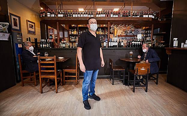 Los clientes del Britannia apuraron ayer las últimas cañas antes del cierre.