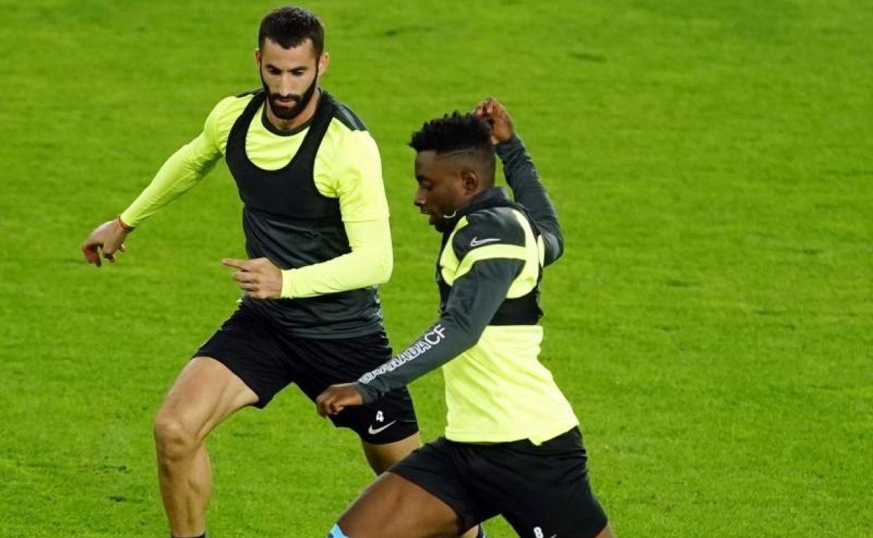 Maxime Gonalons y Yan Eteki, durante un entrenamiento anterior. 