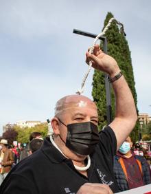 Imagen secundaria 2 - Así protestaron algunos de los manifestantes.