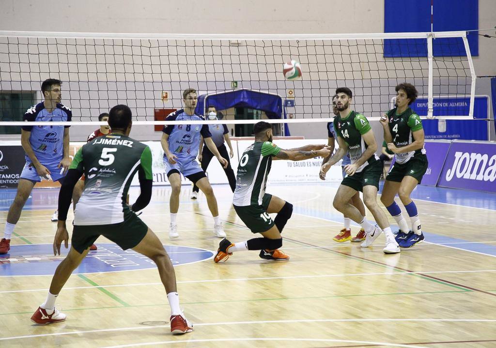 Fotos: Unicaja Almería e Ibiza lo remotan por donde lo dejaron