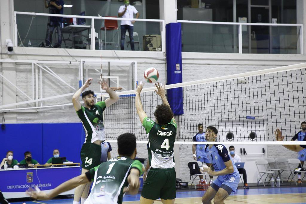 Fotos: Unicaja Almería e Ibiza lo remotan por donde lo dejaron