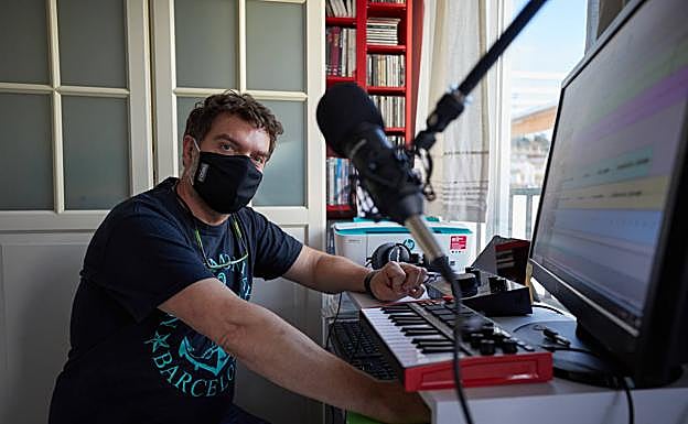 El cantante de Mama Baker, Daniel Herrera.