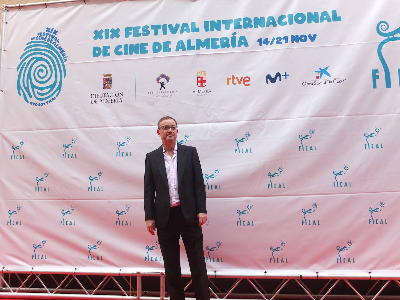 El director Manuel Martín Cuenca se ha convertido en el primer almeriense en contar con una estrella en el Paseo de la Fama de la capital en un acto que se ha celebrado este miércoles en el marco del Festival Internacional de Cine de Almería (Fical) 2020 .