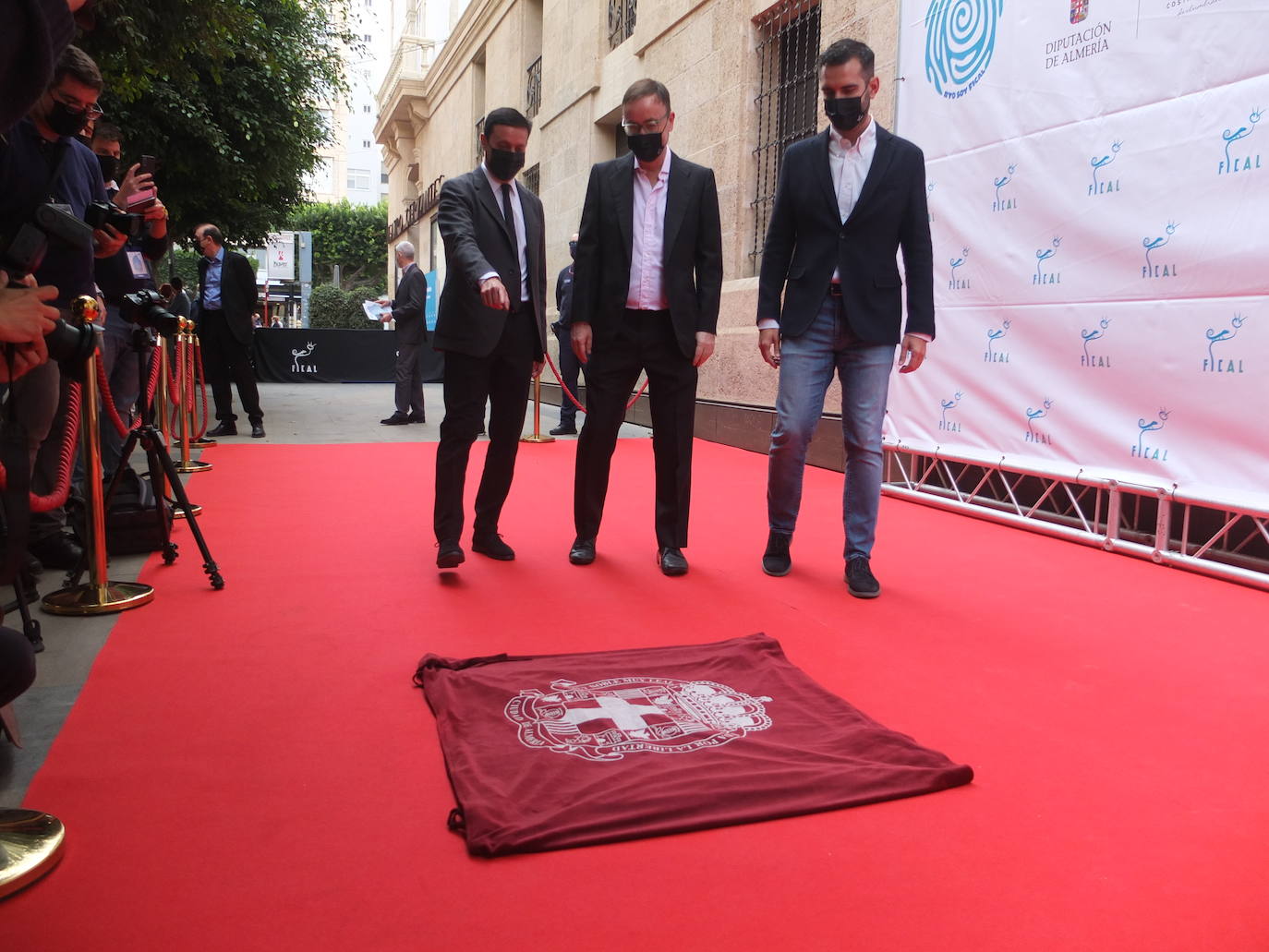 El director Manuel Martín Cuenca se ha convertido en el primer almeriense en contar con una estrella en el Paseo de la Fama de la capital en un acto que se ha celebrado este miércoles en el marco del Festival Internacional de Cine de Almería (Fical) 2020 .