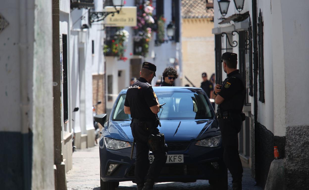 Policía Nacional en el Albaicín.