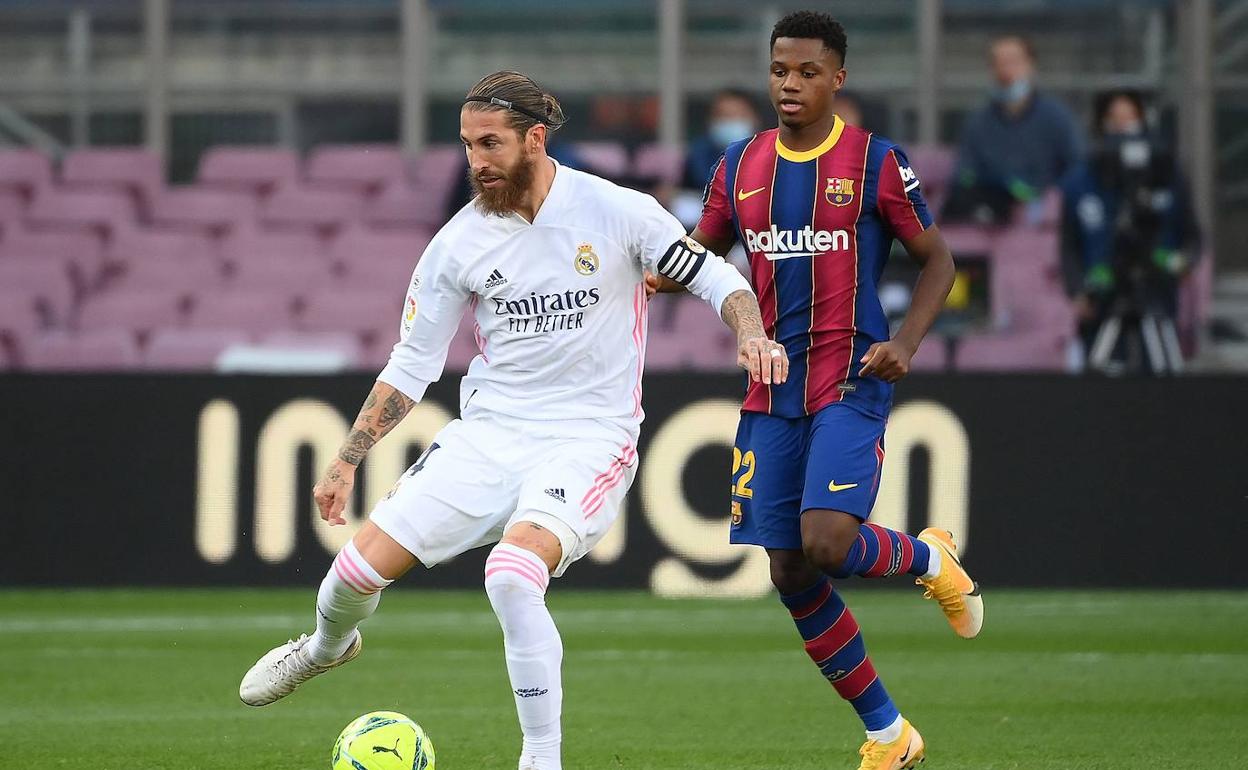 Sergio Ramos, en una acción durante el clásico. 