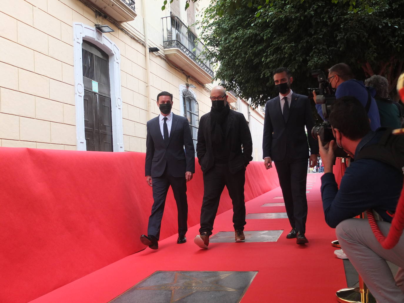El actor riojano Javier Cámara, uno de los más afamados del cine español, ha destapado este sábado su estrella en el Paseo de la Fama de Almería.