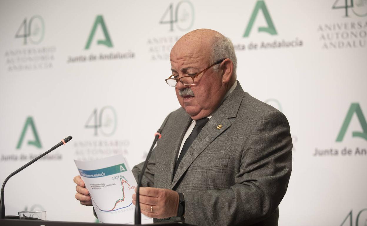 El consejero de Salud y Familias, Jesús Aguirre, durante la rueda de prensa posterior a la reunión del Consejo de Gobierno.