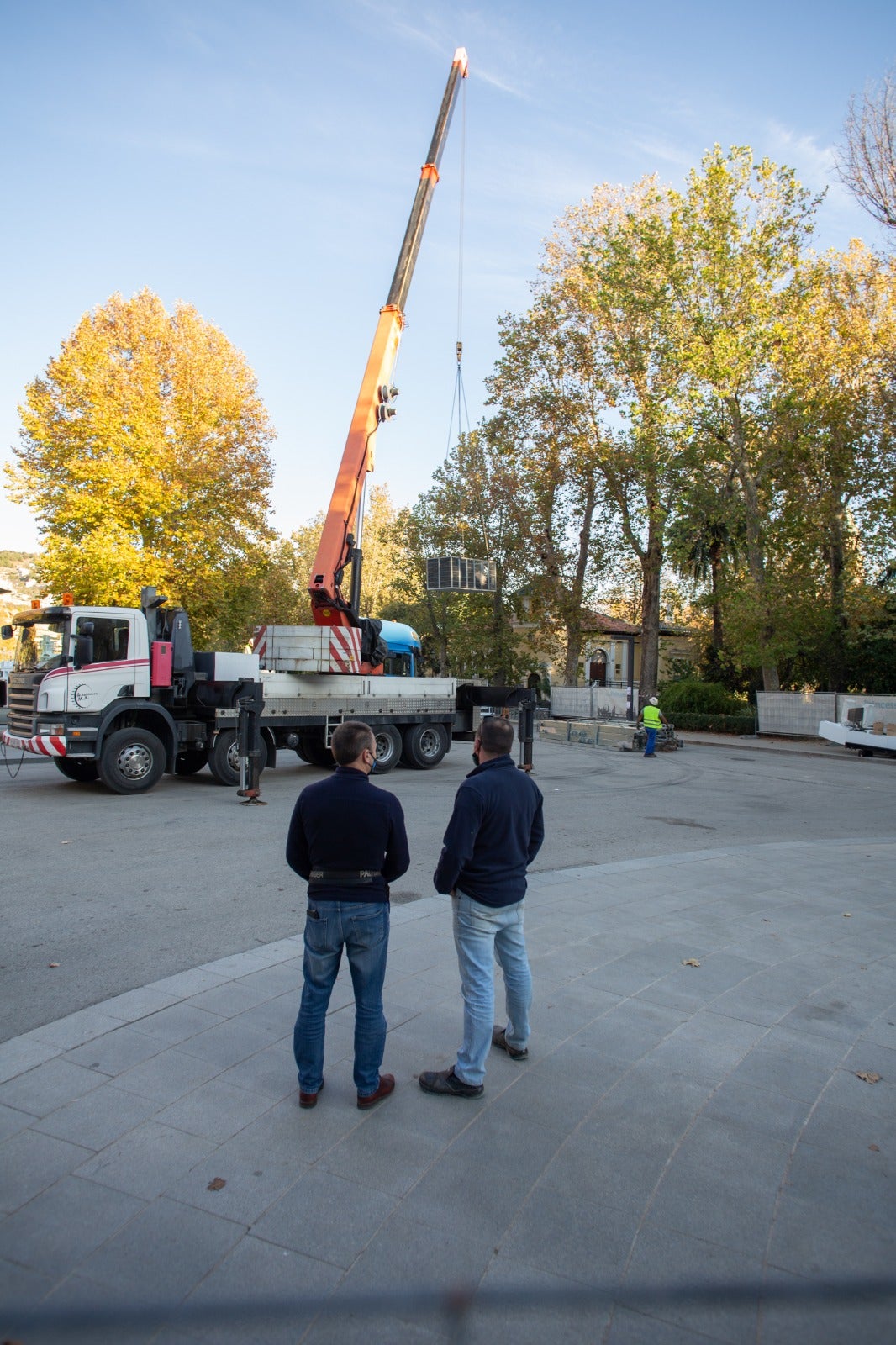 El montaje del mirador ha arrancado este martes en el Paseo del Salón