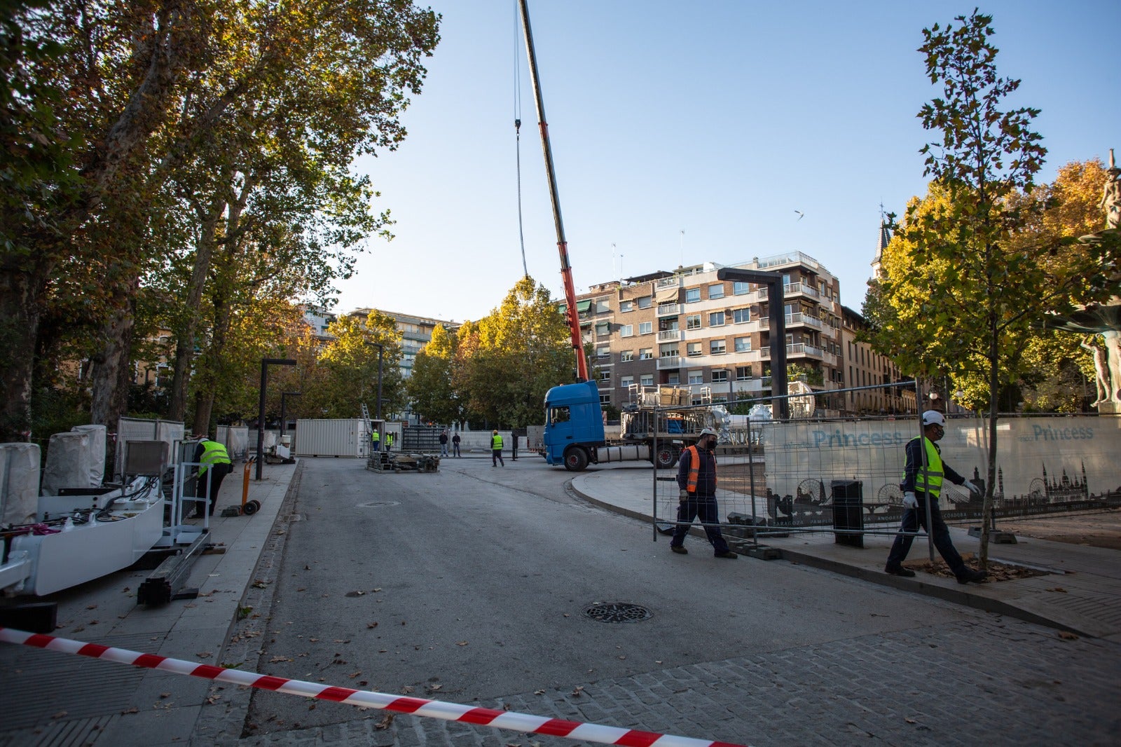 El montaje del mirador ha arrancado este martes en el Paseo del Salón